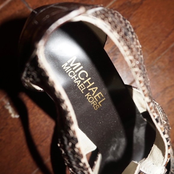 Michael Kors Berkeley T-strap Brown Snakeskin Zip-Up Heel Sandal - Picture 6 of 7